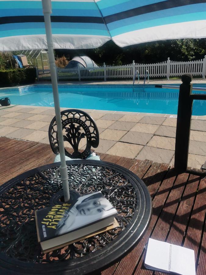Captivating Isolde Cottage With Pool Near St Ives Camborne Extérieur photo